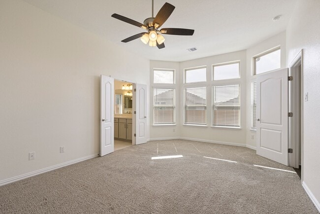 Building Photo - Beautiful 5 bedroom, 3 bathroom home in Buda!!!