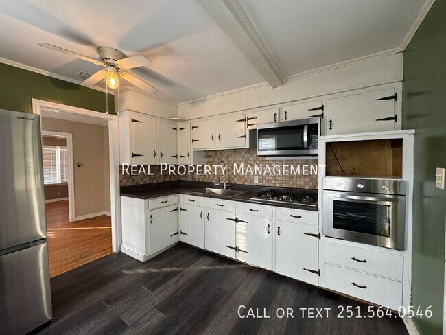 Building Photo - 207 Pinehill Dr