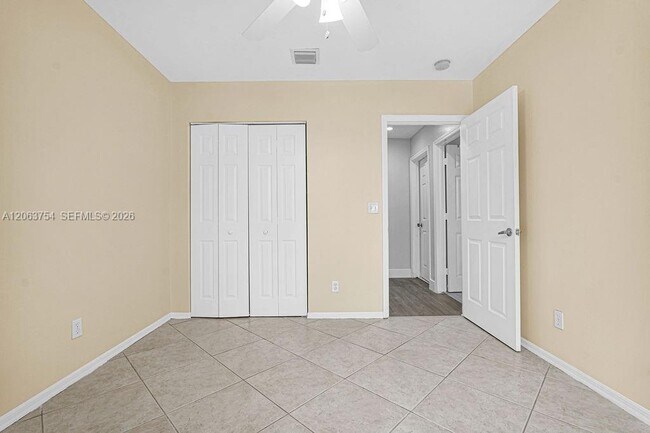 Building Photo - 1623 E Harmony Lake Cir