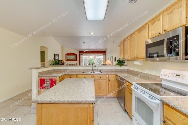 Building Photo - PINNACLE HILL RENTAL WITH MTN VIEWS, FIREP...