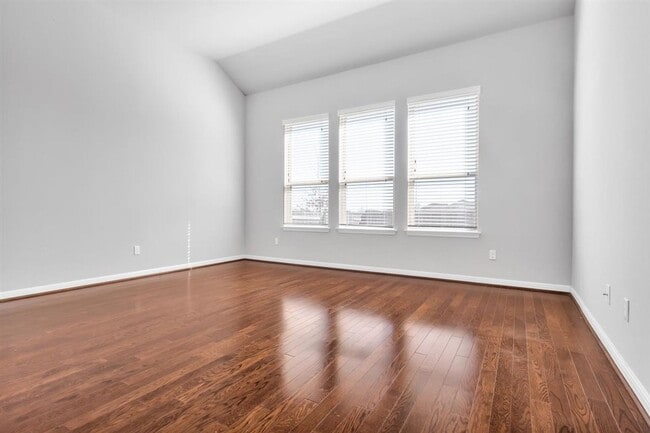 Building Photo - 131 Desert Rose Dr