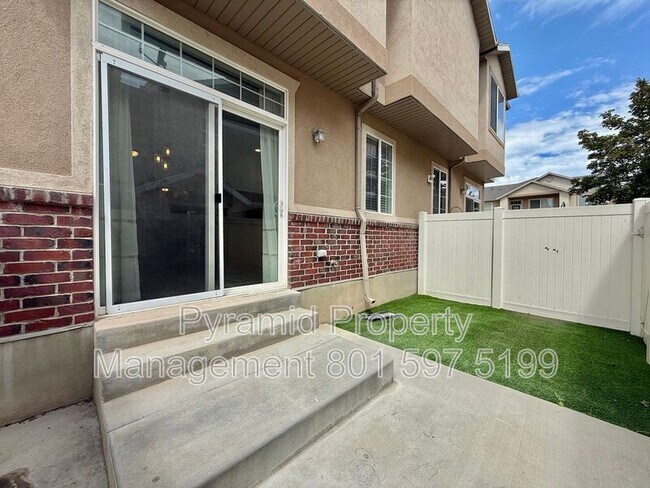Building Photo - 6935 Traveler Ln