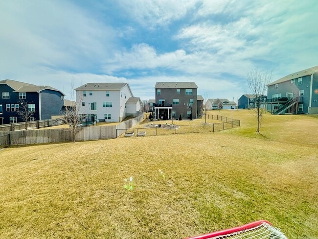 Building Photo - Solar Home!  Beautiful 4bed/3bath Single Family Home in Shakopee