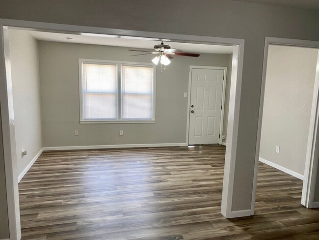 Building Photo - 3/1/1 Ready April 1