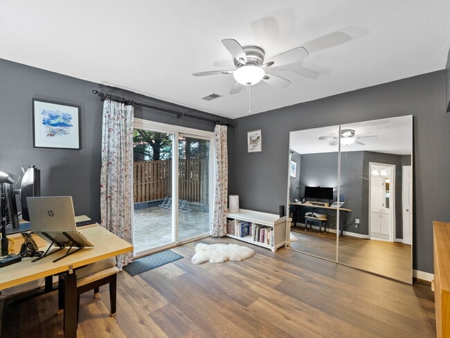 Building Photo - "Spacious 3-Bedroom Townhouse Retreat with...