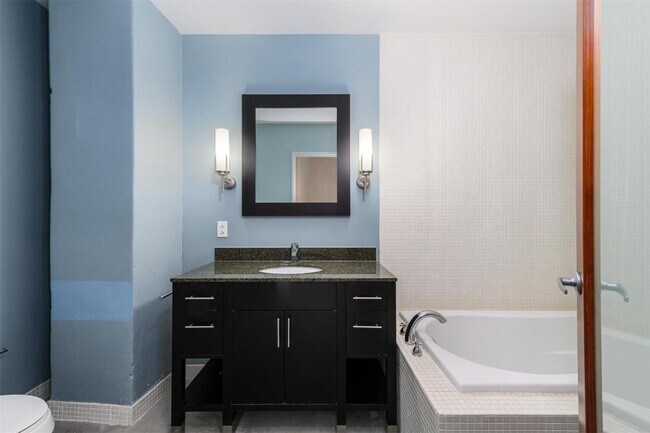 Building Photo - 1136 Washington Ave