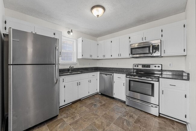 Building Photo - Oak Grove Cutie for Rent!