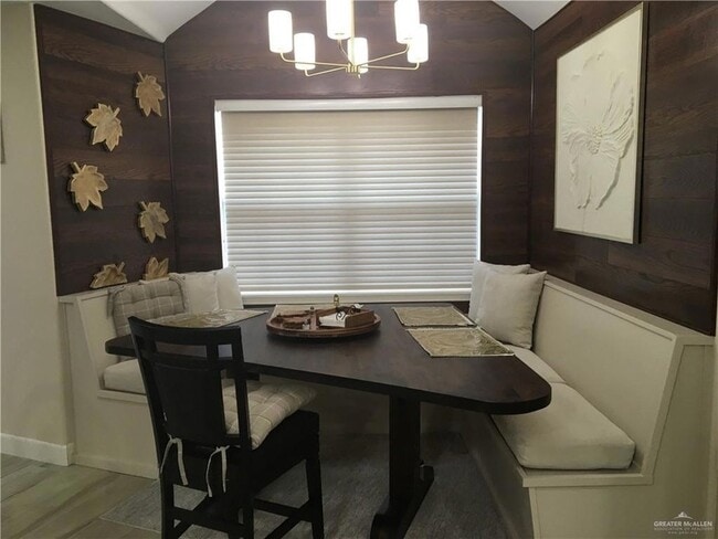 Building Photo - 700 Fern Ave W