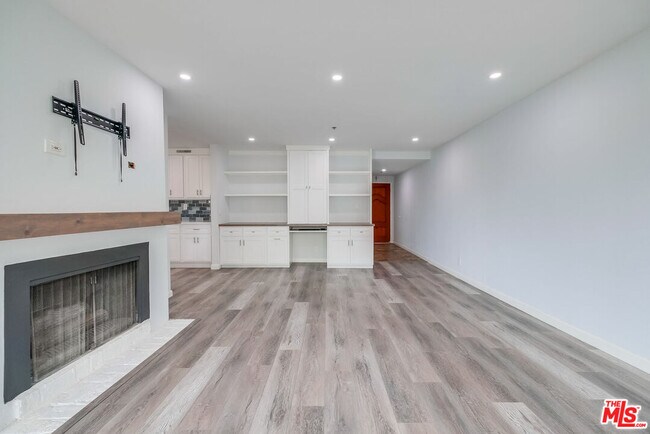 Building Photo - 230 S Catalina Ave