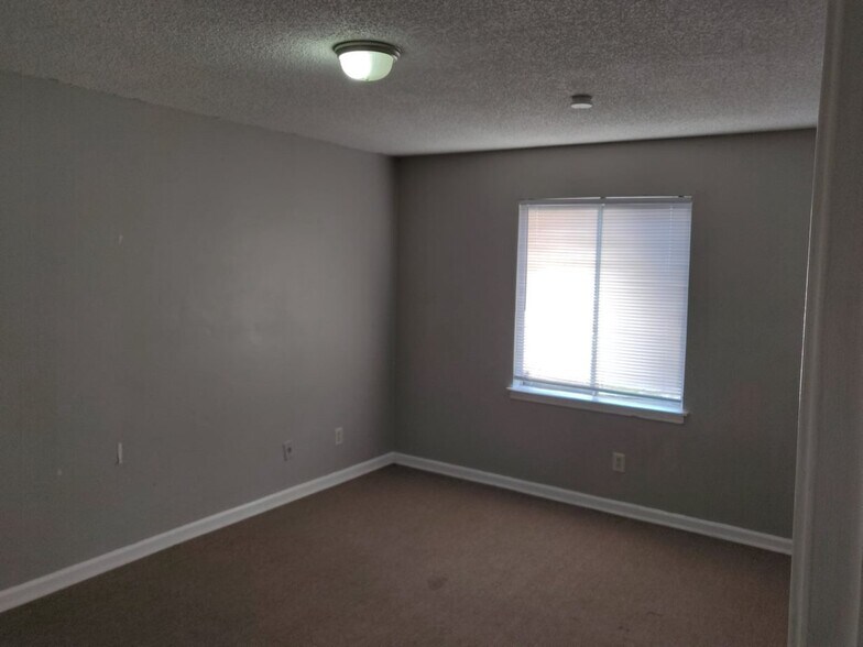 Building Photo - 103 Thornwell Ct