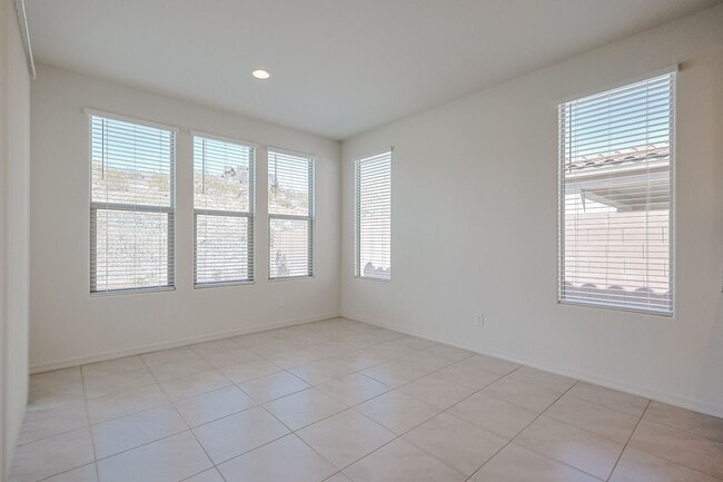 Building Photo - Beautiful 4 Bedroom Home in Aloravita Community
