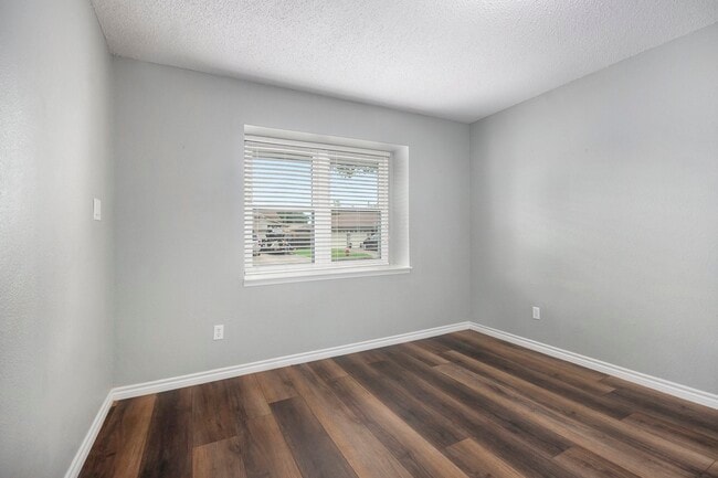 Building Photo - 2801 Westbury Ln