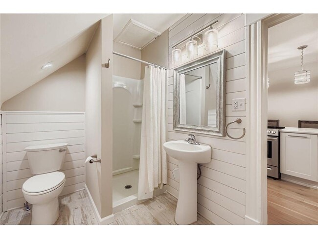 Building Photo - 1834 Fillmore St NE