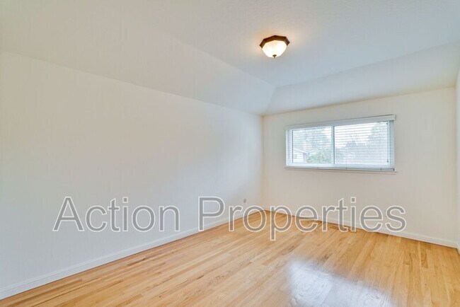Building Photo - 2685 Yorkton Dr
