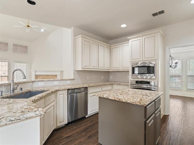 Building Photo - 9213 Dark Forest Dr