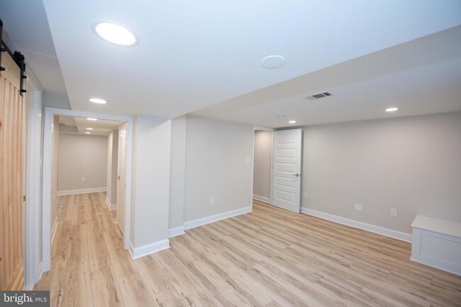 Building Photo - 5022 Laguna Rd