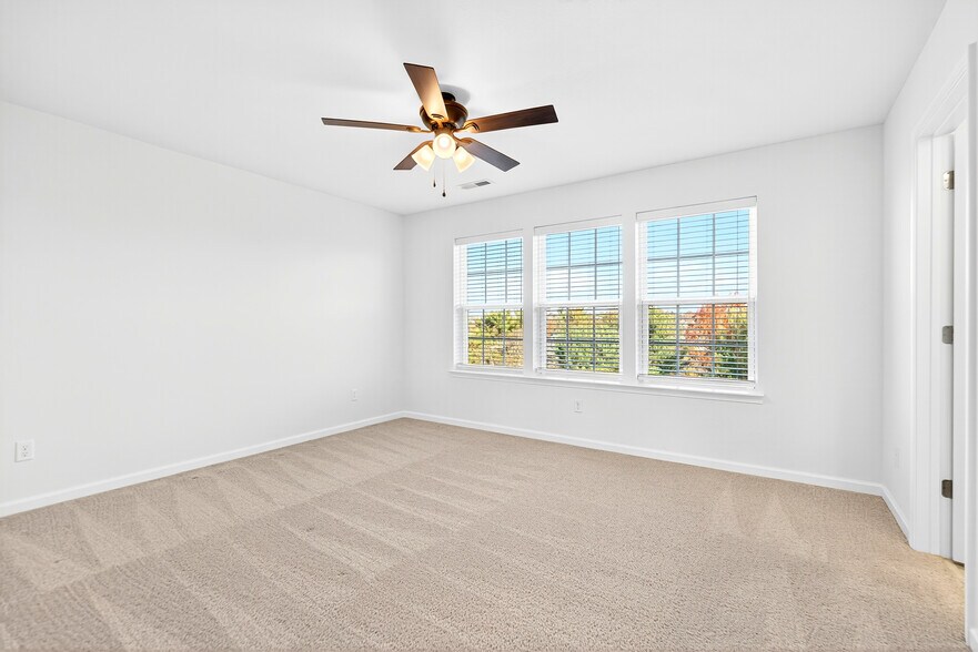 Building Photo - 600 Dana Dr