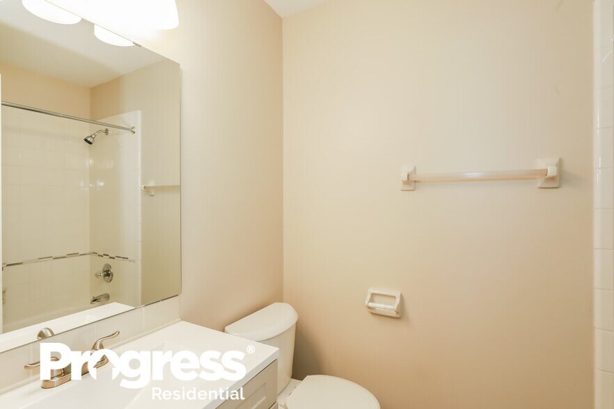 Building Photo - 2911 Justin Ct