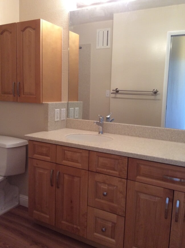 Building Photo - Elms - Close to Ala Moana, Downtown & More