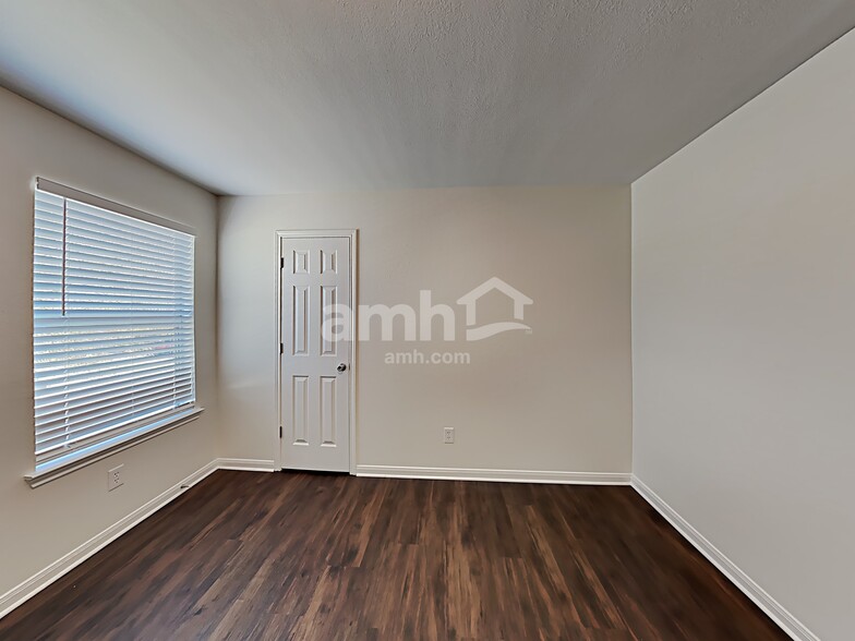 Building Photo - 18011 Shallow Leaf Ln