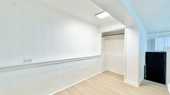 Building Photo - 3007 Lanikaula St