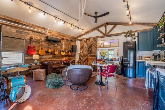 Building Photo - 5200 St Georges Green