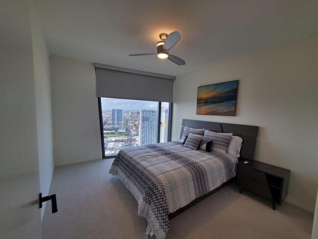 Building Photo - 1000 Auahi St #3913