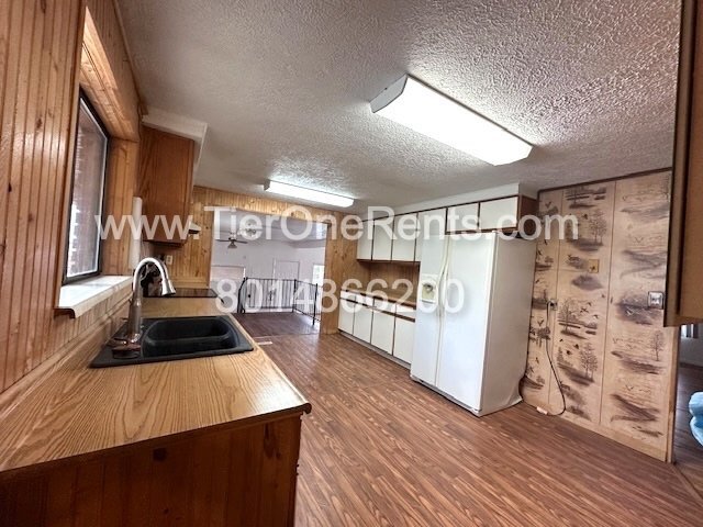 Building Photo - NO DEPOSIT option available for qualified renters!