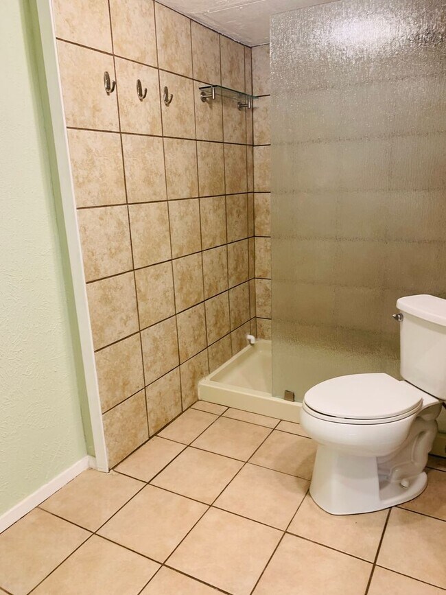 Building Photo - Move-In Ready 3-Bedroom in Sought-After Al...