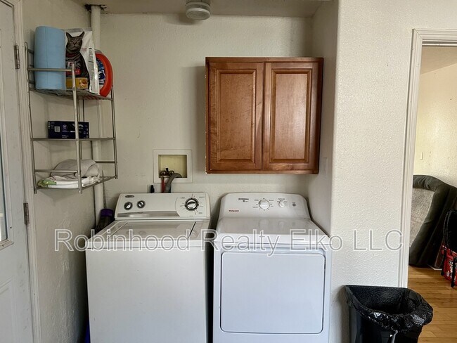 Building Photo - 756 Maple St