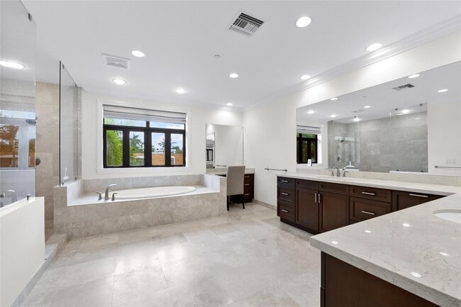 Building Photo - 105 Isle of Venice Dr
