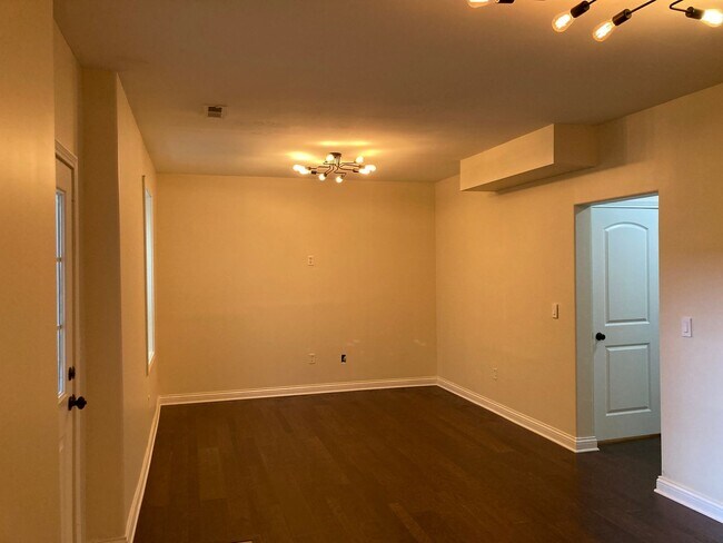 Building Photo - 108 Carriage Hills Ln