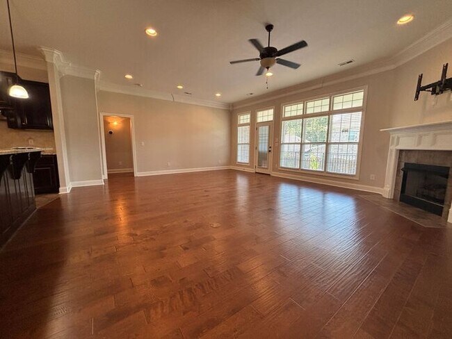 Building Photo - Madison City Schools with a 3 car garage and large fenced yard!