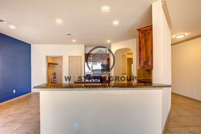 Building Photo - 3217 Hornbeam St