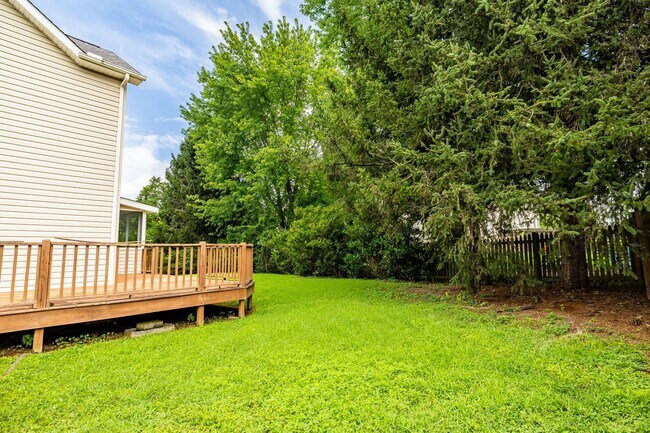 Building Photo - West Knoxville 37922 - Freshly painted and move-in ready, 3-bedroom, 2.5-bath home - Contact Matt...