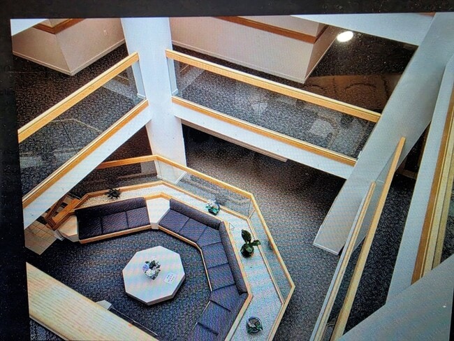 Building Photo - 380 Place Ln