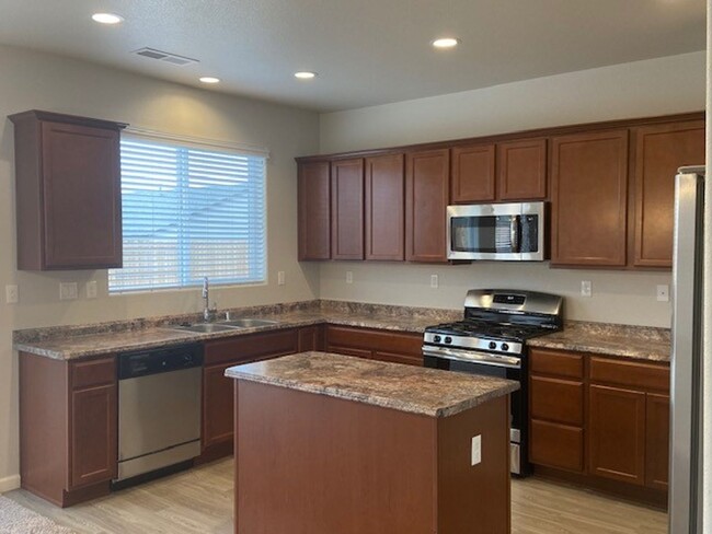Building Photo - Fernley 3 Bedroom Home