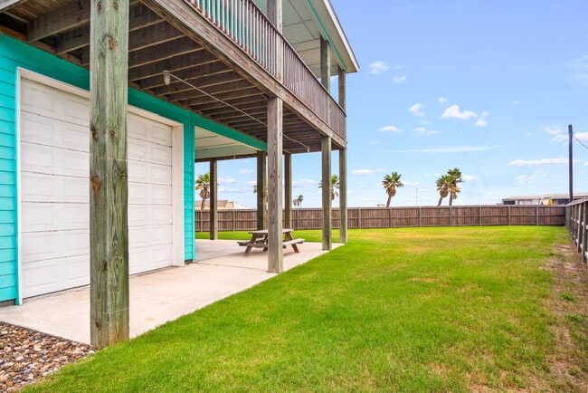 Building Photo - 100 Port Isabel St