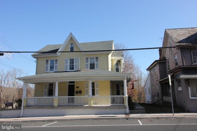 Building Photo - 192 Main St