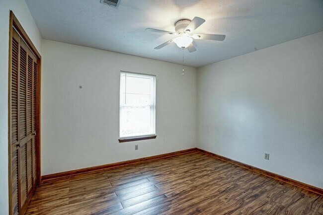 Building Photo - 3232 Riddle Dr
