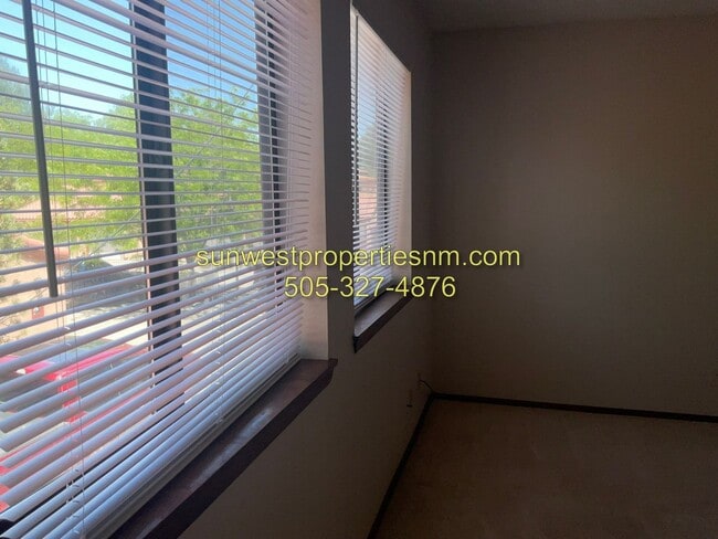 Building Photo - 2 bed Condo in Country Club Villas