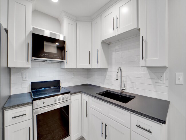 Building Photo - 227 Lake Rd