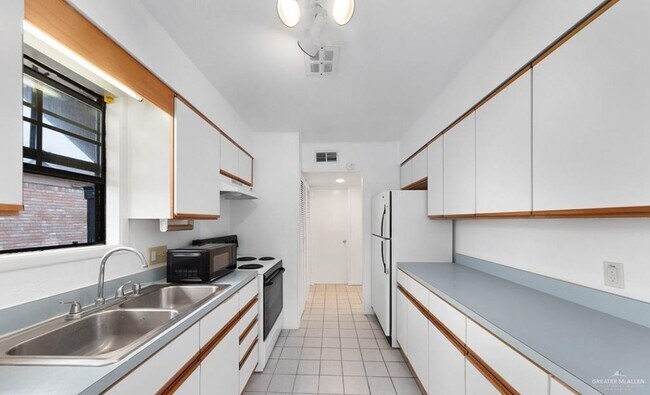 Building Photo - 16 McFadden Dr