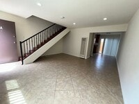 Building Photo - Spacious 2bed 1.5bath Apartment for Rent in Huntington Beach