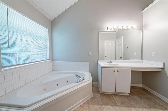 Building Photo - 2262 Dodson Dr