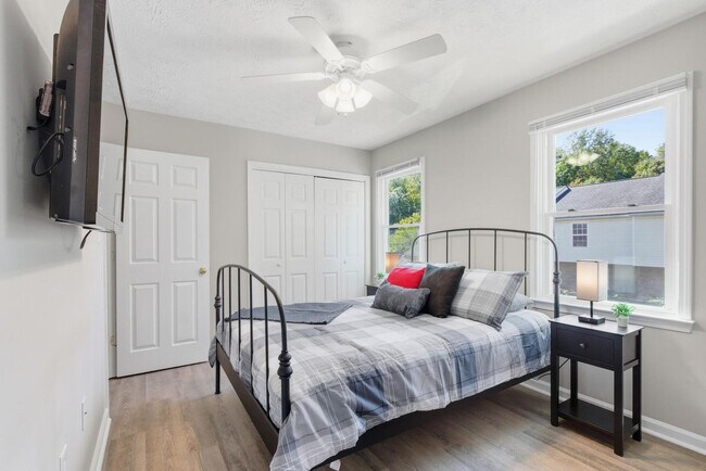 Building Photo - 1108 S Barnett Shoals Rd