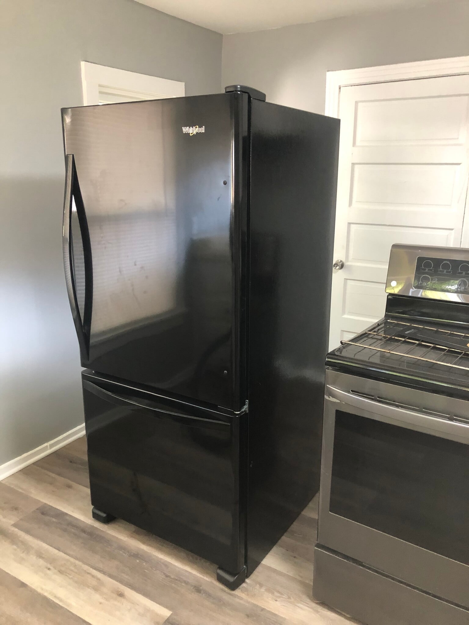 New kitchen appliances - 1010 Cass St