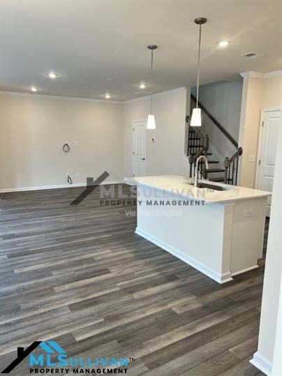 Building Photo - 315 Villanova Dr