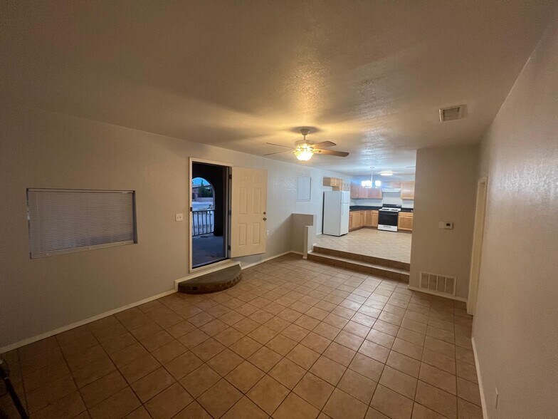 Building Photo - 14740 Anita Way