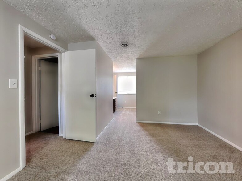 Building Photo - 4928 Rockborough Trail NW